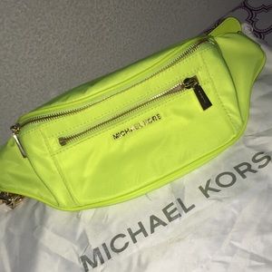 MICHAEL KORS FANNY PACK BELT